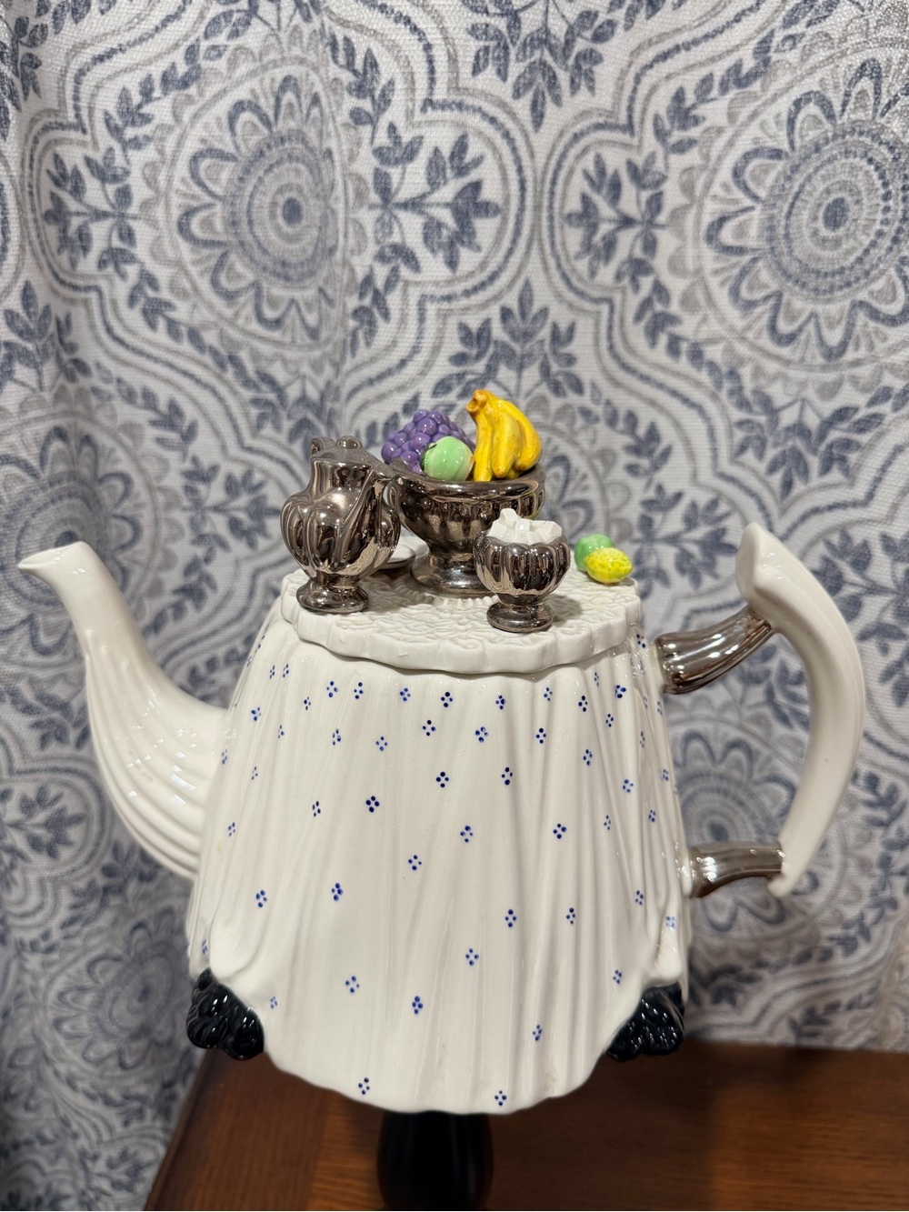Silver Service" collection Tea Pot by world-renowned designer Paul Cardew.
